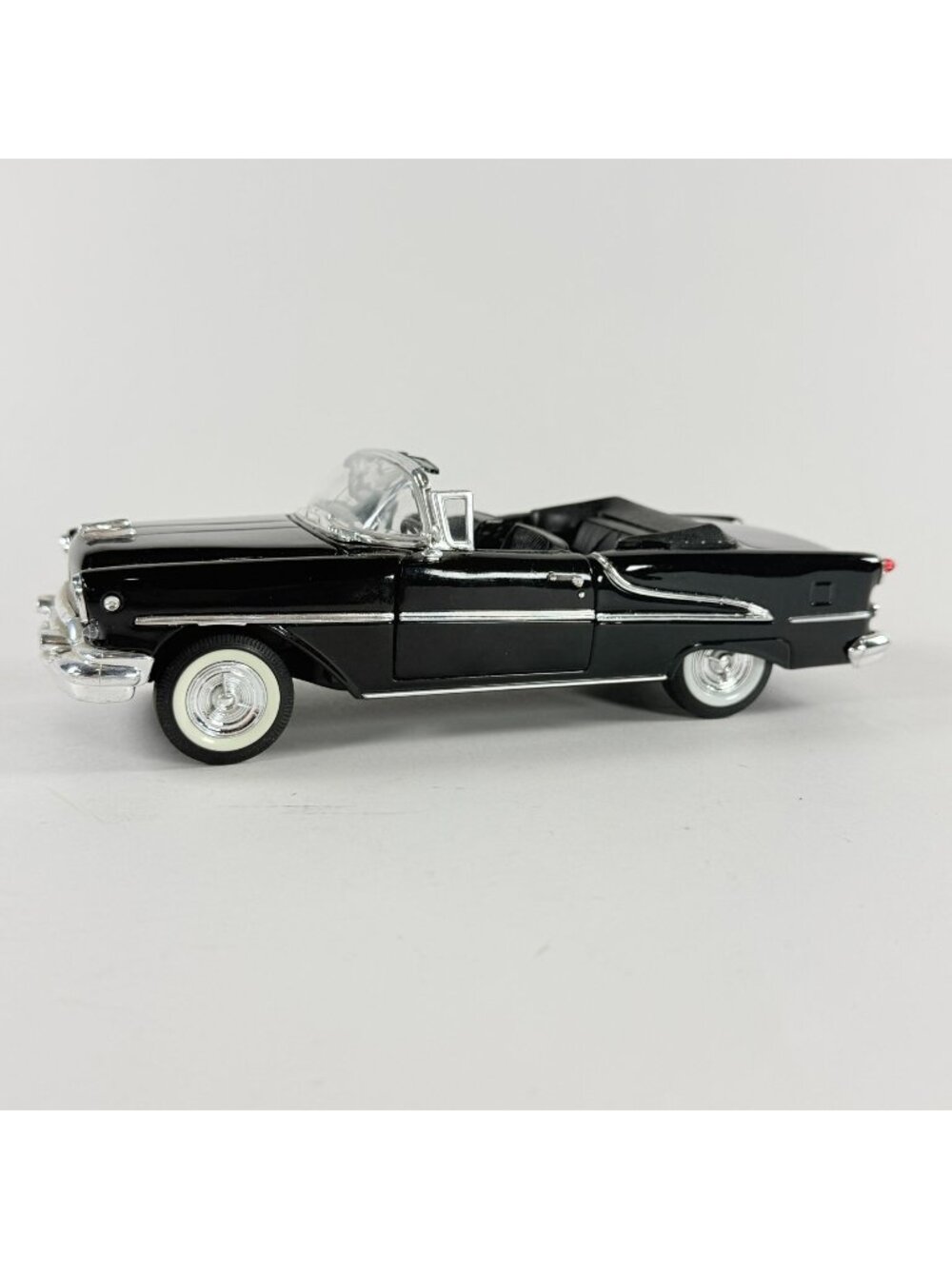 Welly 1955 Oldsmobile Super 88 Convertible Black Diecast Car 1:18